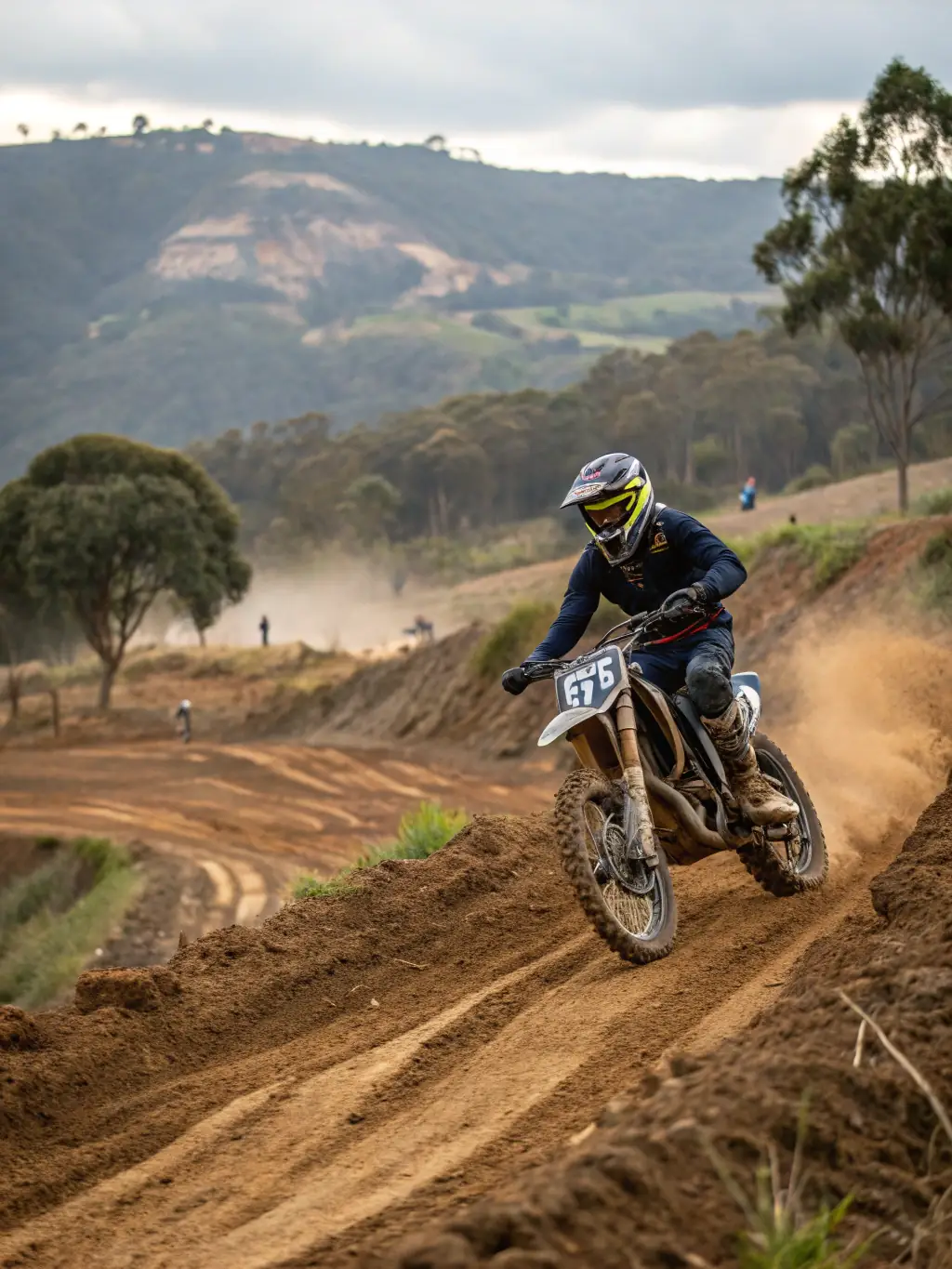 A young rider skillfully navigates a dirt bike through a challenging off-road course during a MOTO VERTE EVOLUTION training session, showcasing skill development and safe riding practices.